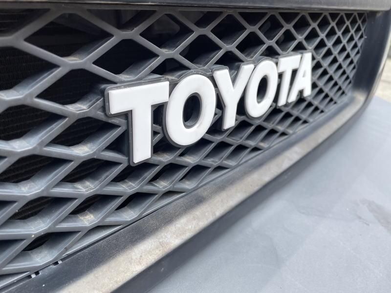 FJクルーザー トヨタ 純正エンブレム用 アクリル 白 2mm TOYOTA - メルカリ