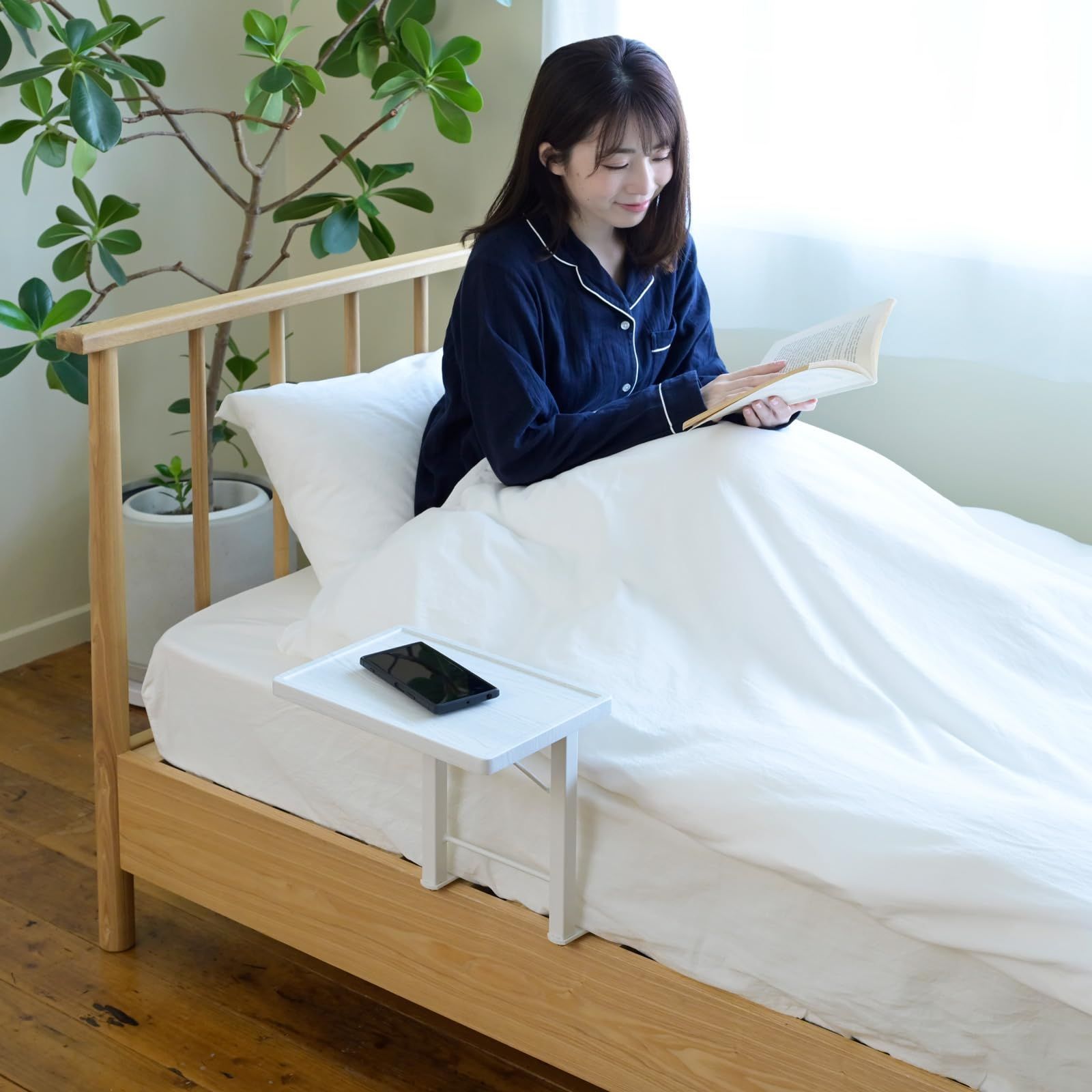 【特価セール】 [山善] ベッドガード 大人 落下防止 折りたたみ棚付き 布団ずれ防止 ベッドテーブル 折り畳み 取付カンタン 幅29.5×奥行53×高さ30.5cm 組立品 ホワイトウォッシュ/マットホワイ