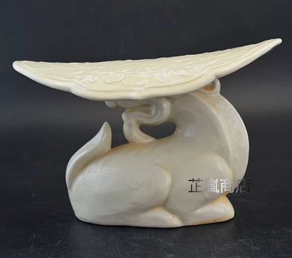 宋定窯彫刻白磁龍枕 景徳鎮 陶磁器 装飾品 現代工芸品 美術品 置物 宋定窯彫刻白磁龍枕 景徳鎮 陶磁器 装飾品 現代工芸品 美術品