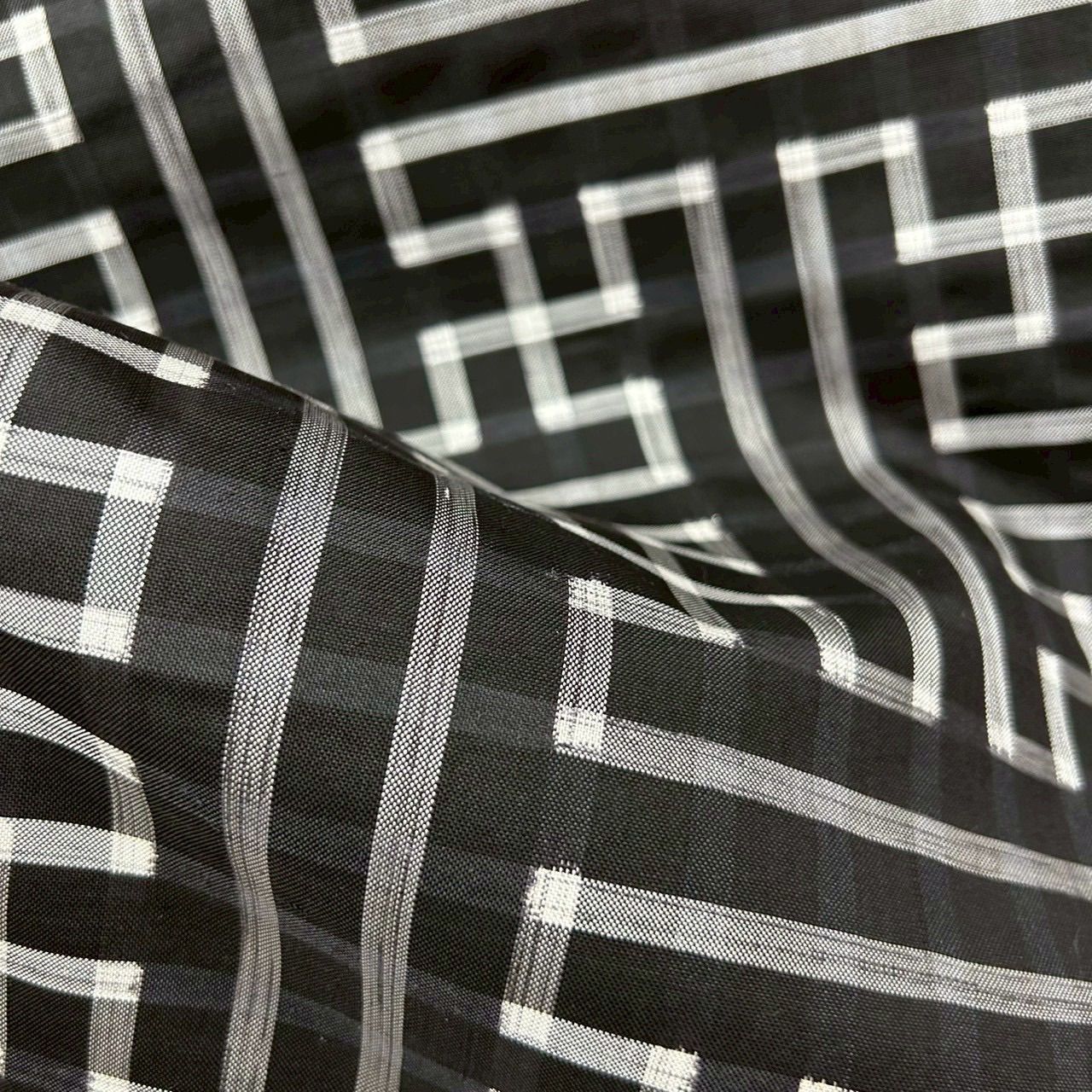 本場奄美大島紬 秋名バラ 龍郷 白 希少 裄65.5 正絹 着物 MK-090