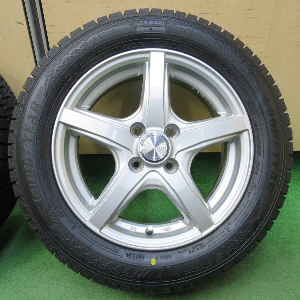 ①185/60R16 ヨコハマIG60 バリ溝　送料込み！スタッドレスタイヤ ①185/60R16 ヨコハマIG60 バリ溝 送料込み！スタッドレスタイヤ