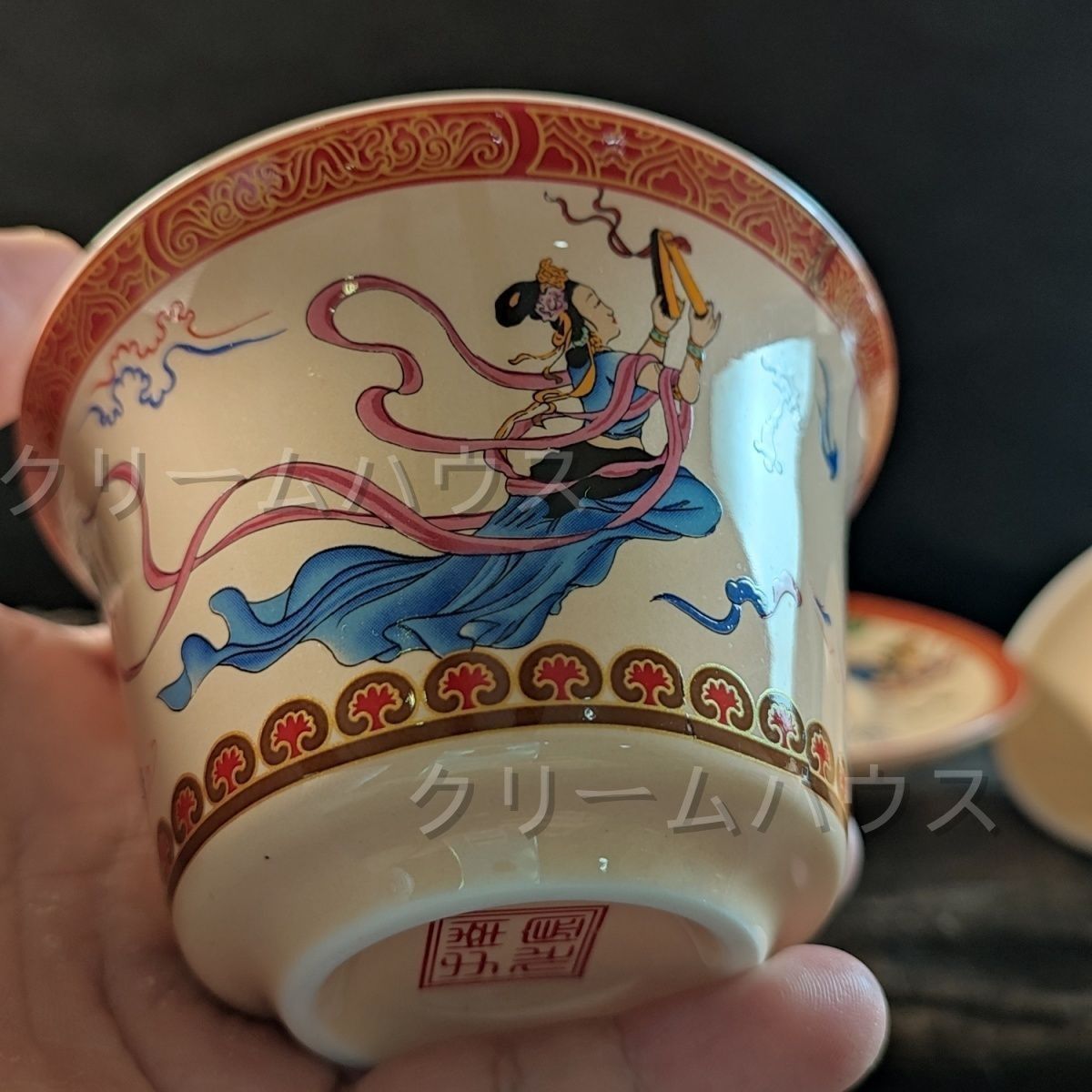 茶道用高級陶器  /  お茶会用の器。  (  新品未使用 / 箱入  ) 新品・未使用】 米色 敦煌飛天図 蓋碗 単品 高級陶器製 回転蓋