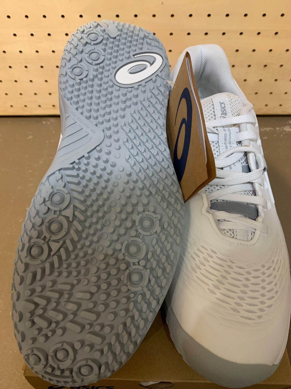 ワイド アシックステニスシューズ