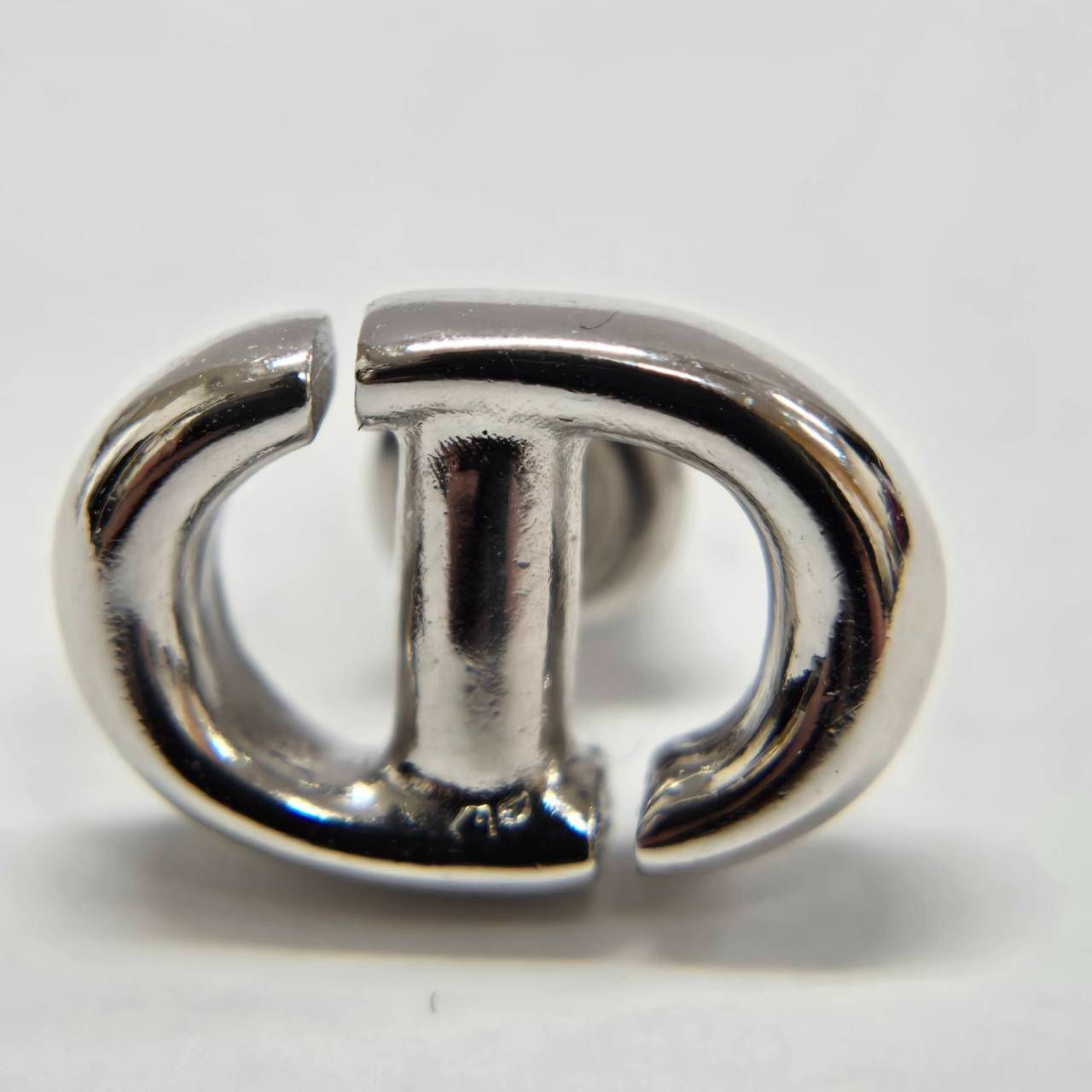 クリスチャンディオール Dior ロゴ ピアス シルバーカラー