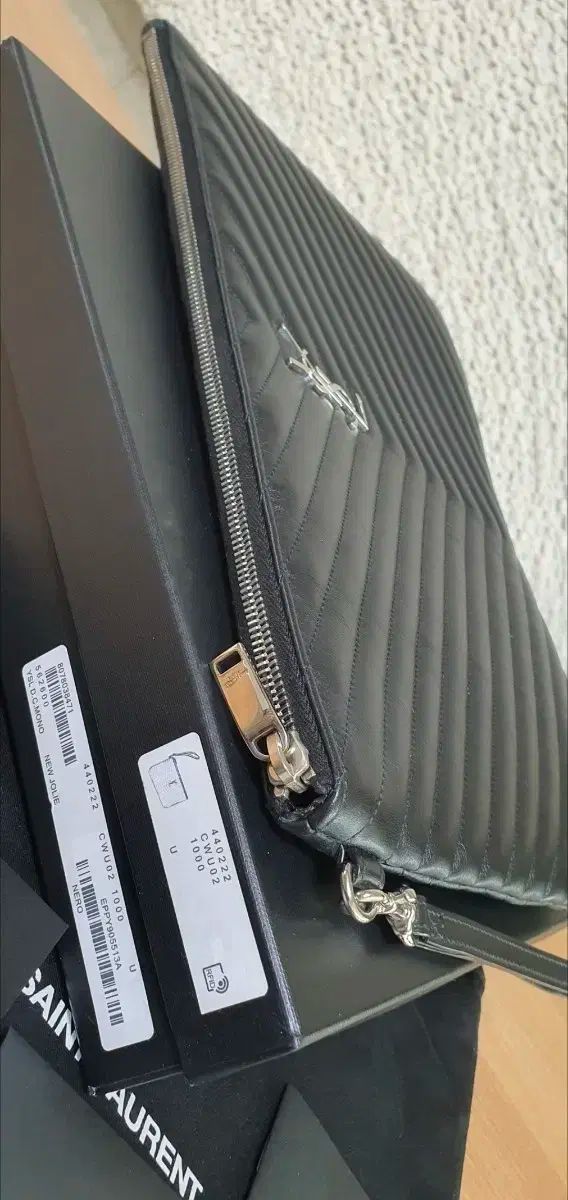 ★SALE★【送料関税無料】SAINT LAURENT クラッチ ラージ 関税負担なし☆Saint Laurent サンローラン クラッチバッグ