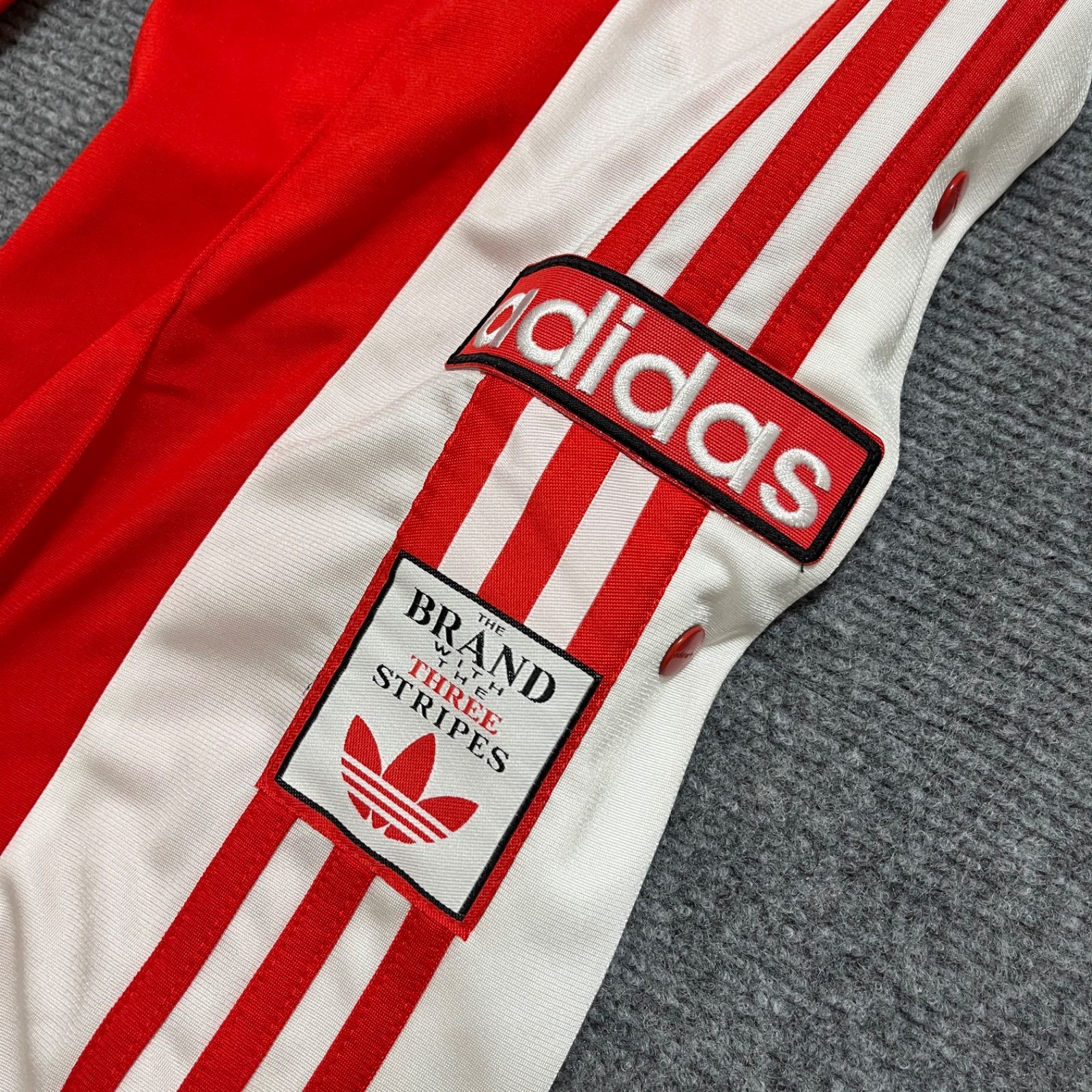 古着 adidas アディダス トラックパンツ レッド 254-99 - メルカリ