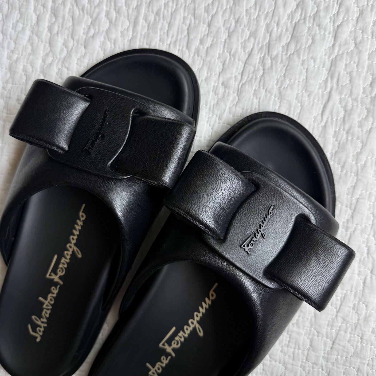 美品 SalvatoreFerragamo サルヴァトーレフェラガモ VIVA ヴァラ