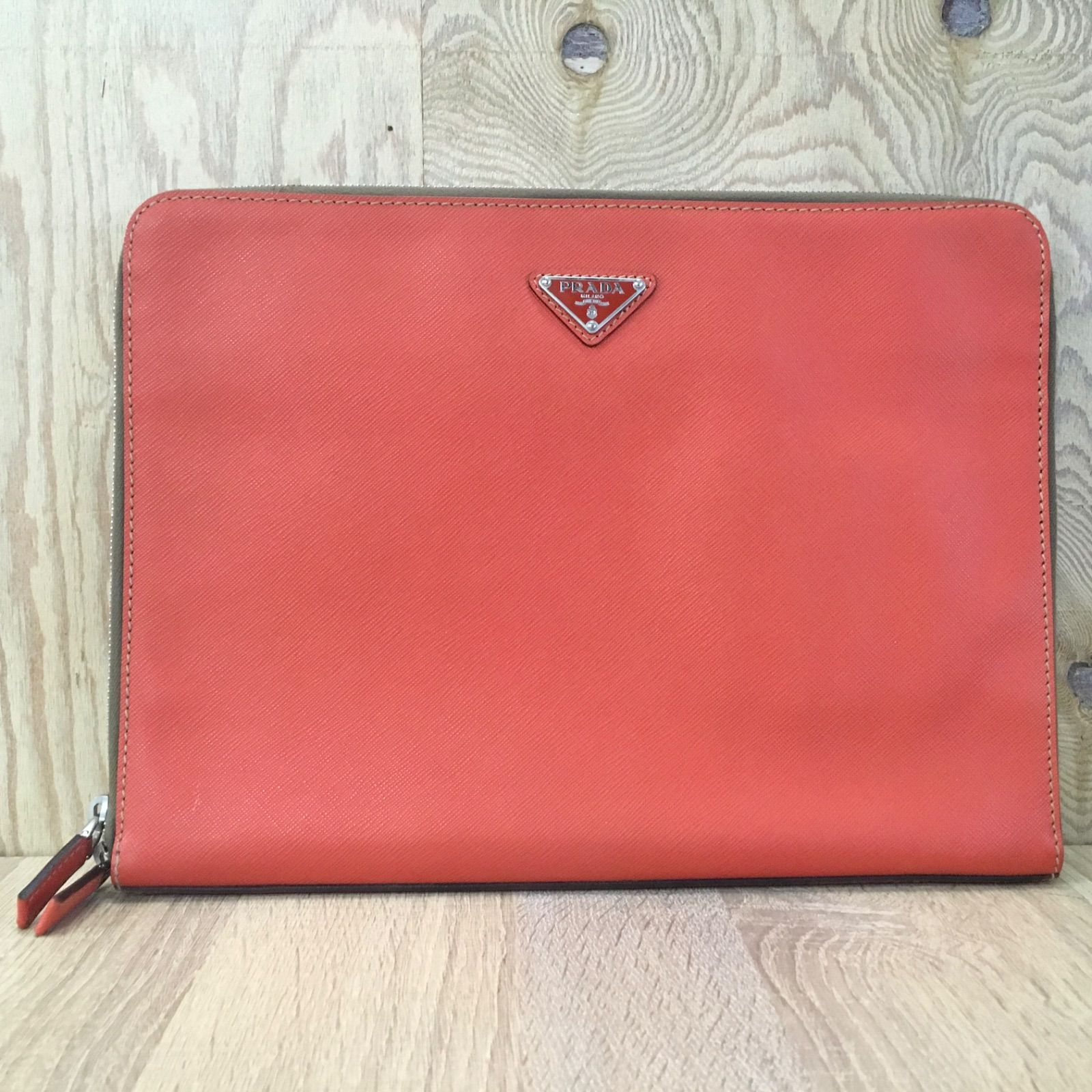 PRADA プラダ クラッチバッグ レザー 三角ロゴ オレンジ