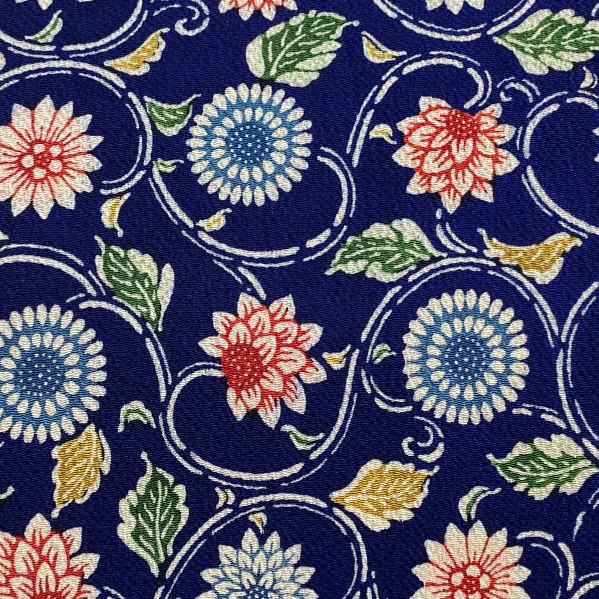 無限の可能性のある 名古屋帯 秀品 花唐草 菊 縮緬 紺色 正絹