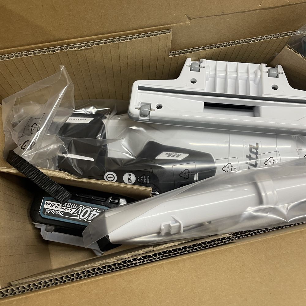 ◇ makita 充電式クリーナー [ CL002GRDW ] ホワイト 2024年製