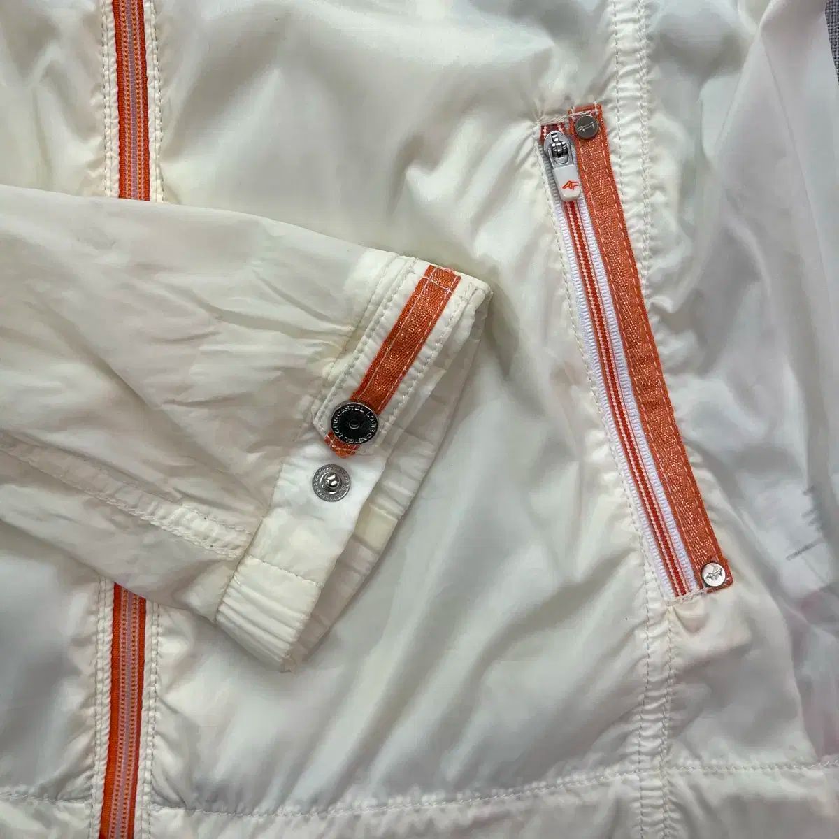 ウィンドブレーカー ジャケット