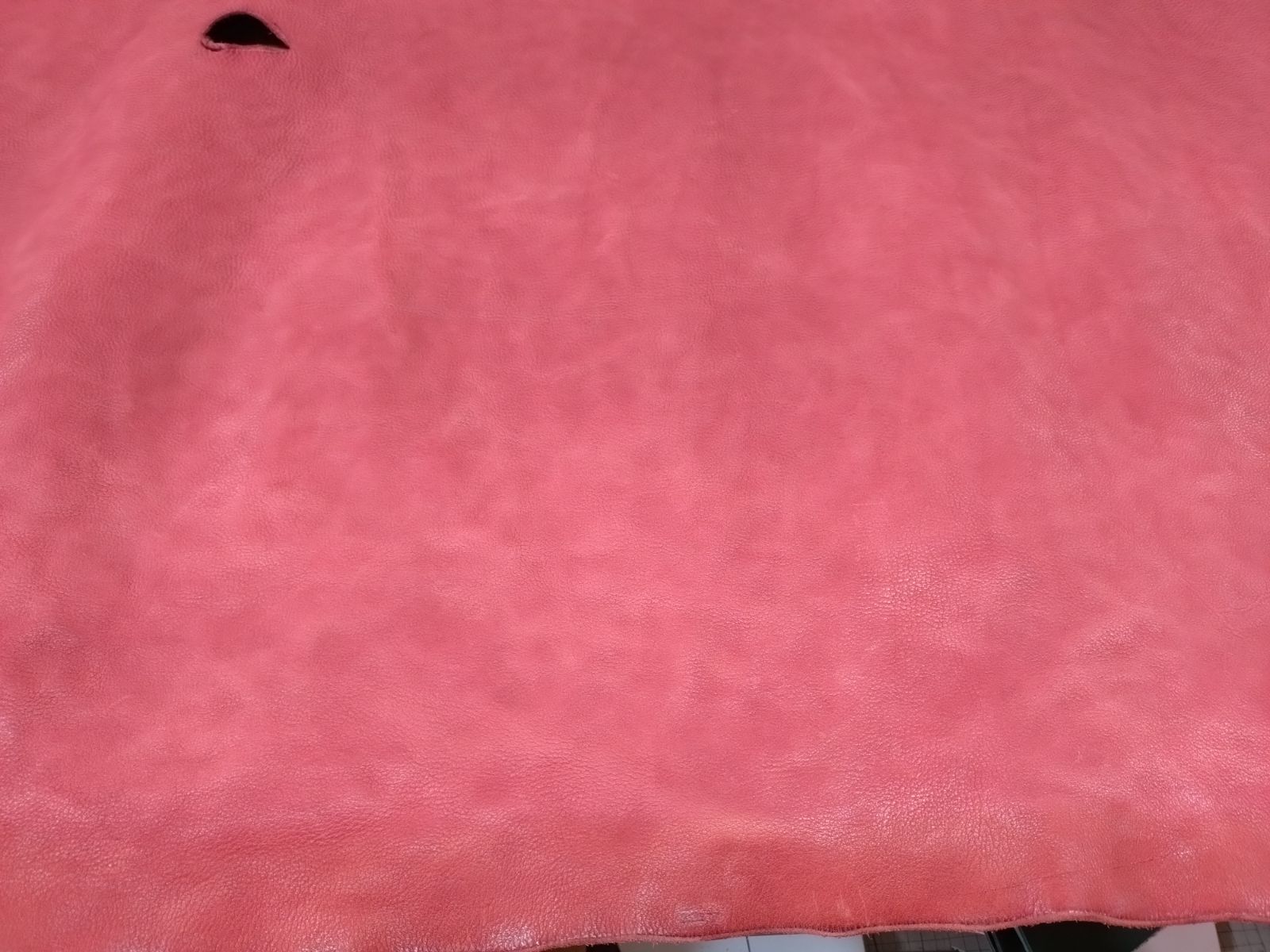 ヌメ革シュリンク レッド