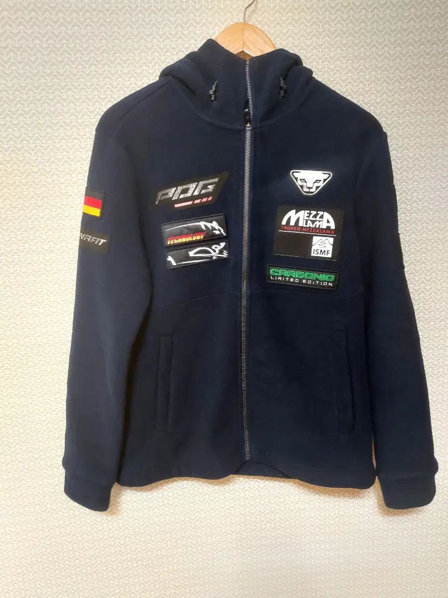 LEZAX(レザックス) TEE-OFF ゴルフボールケース(2球入れ) レッド TOAC-2501 RD rdzdsi3 楽天市場】LEZAX(レザックス) TEE-OFF ゴルフボールケース(2球
