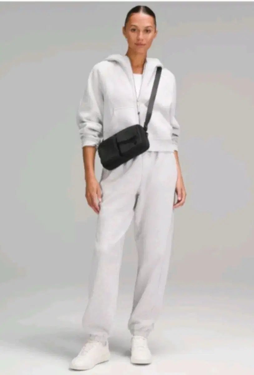 ルルレモン マルチ ポケット クロスボディーバッグ 2.5L ブラック