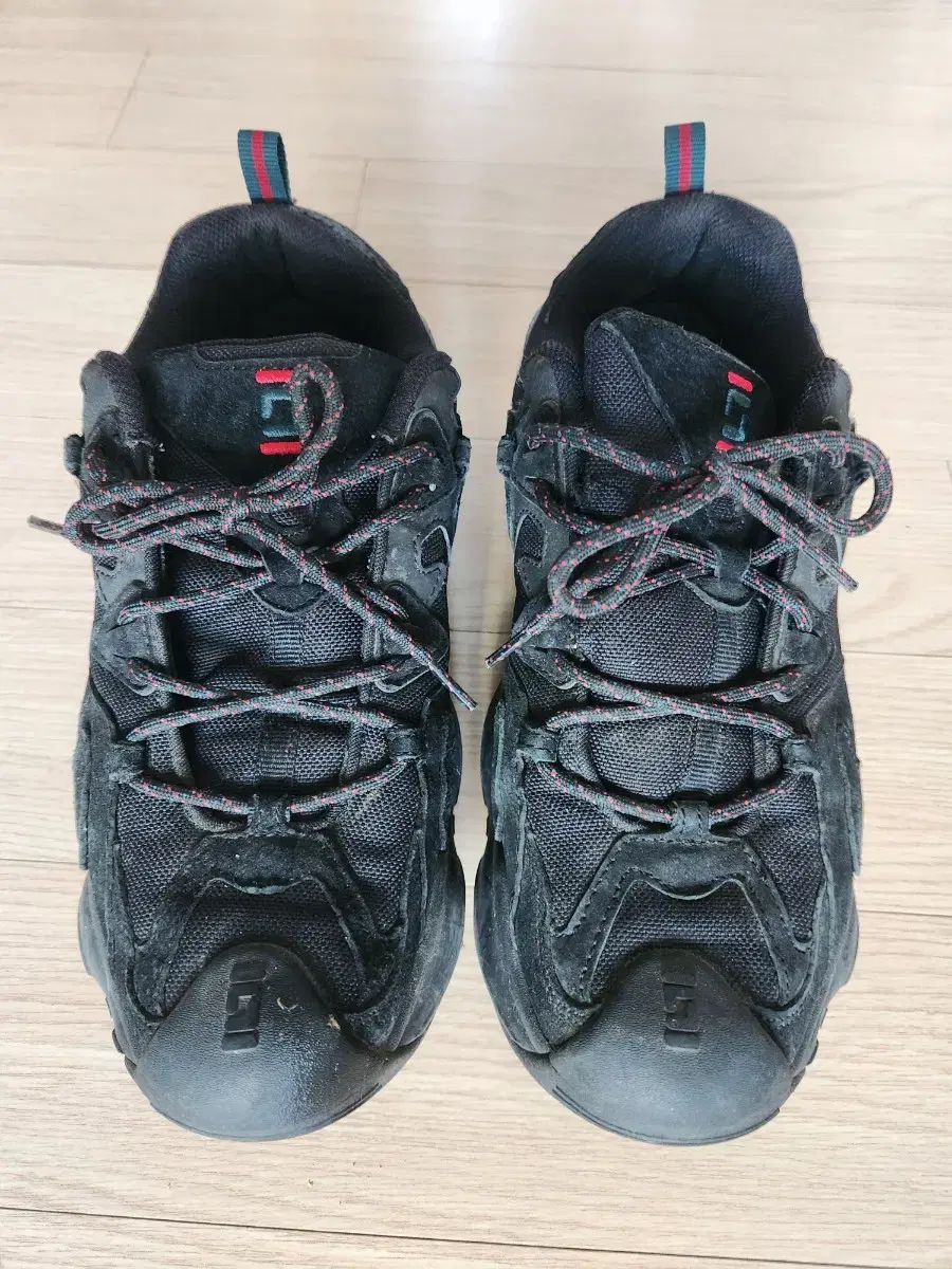 FILA フィラ メンズブラックアグリースニーカー 270