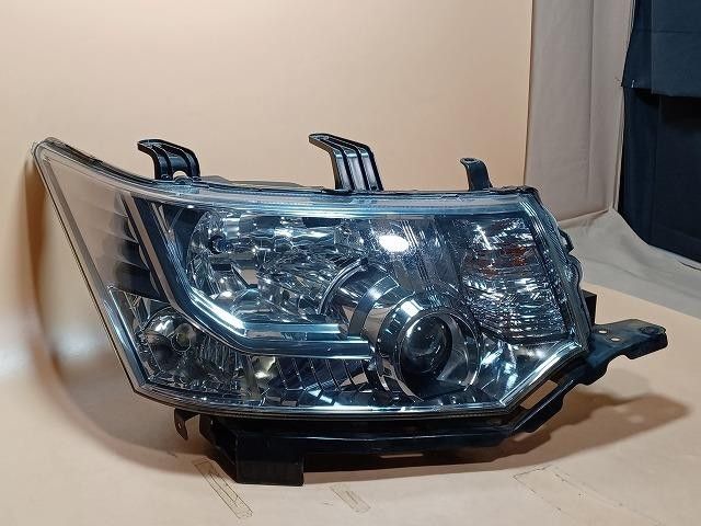 コーティング済 デリカD5 CV5W 右ヘッドランプ ヘッドライト G ナビパッケージ 4WD 8人 コイト 100-87918 8301A568 W23