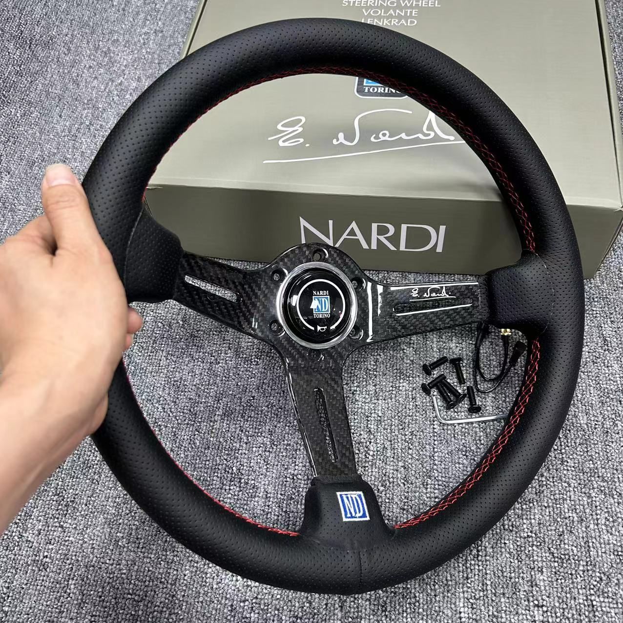 新作 炭素繊維★NARDI★高級 ステアリング スポーツステアリングホイール 高品質 車ハンドル PVCレザー 340mm 13インチ レース ドリフト ステアリング