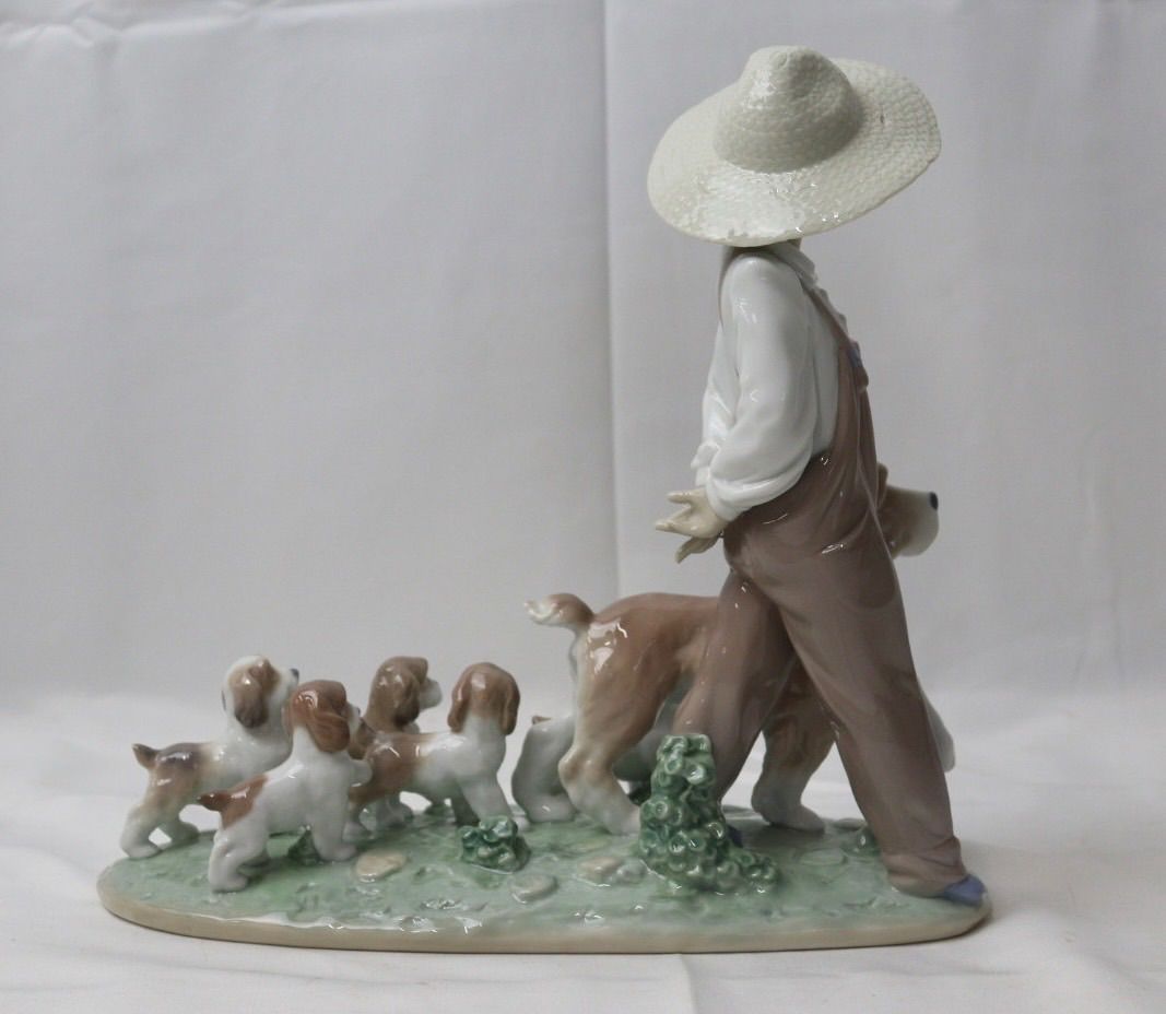 リヤドロ 僕の仲間たち　NO.6828 フィギュリン　陶器置物　犬　少年 リヤドロ LLADRO 僕の仲間たち NO.6828 フィギュリン 陶器人形 置物 犬