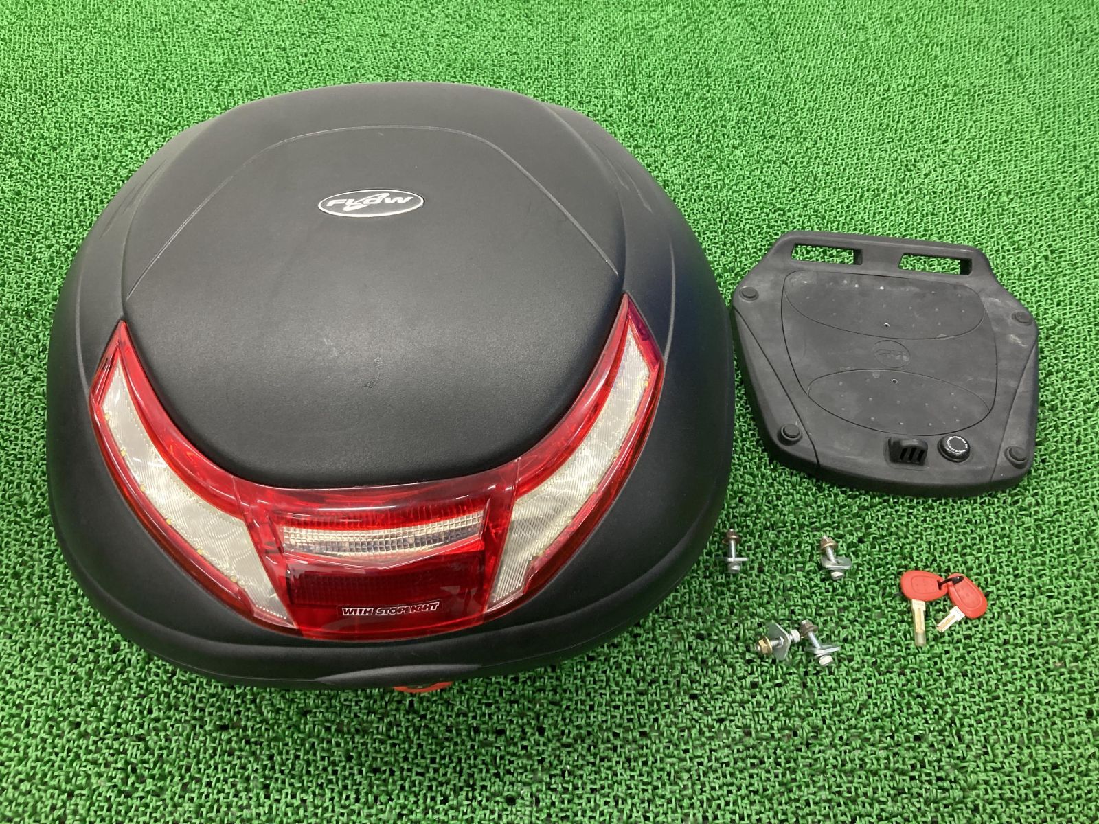 GIVI製 トップケース 社外 中古 バイク 部品 リアボックス 35L テールボックス 鍵 ベース付き カスタム素材に
