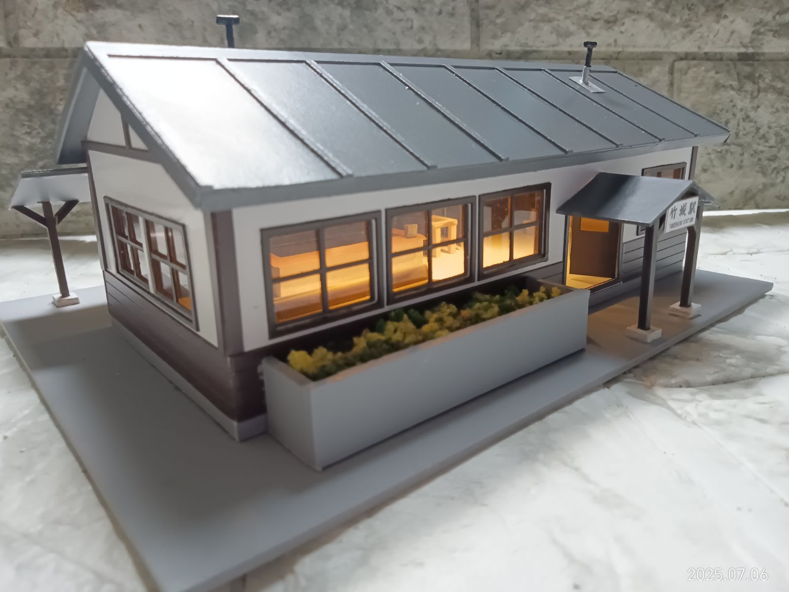 HOゲージ】【夜景】木造無人ローカル駅舎 ストラクチャー（☆建屋照明