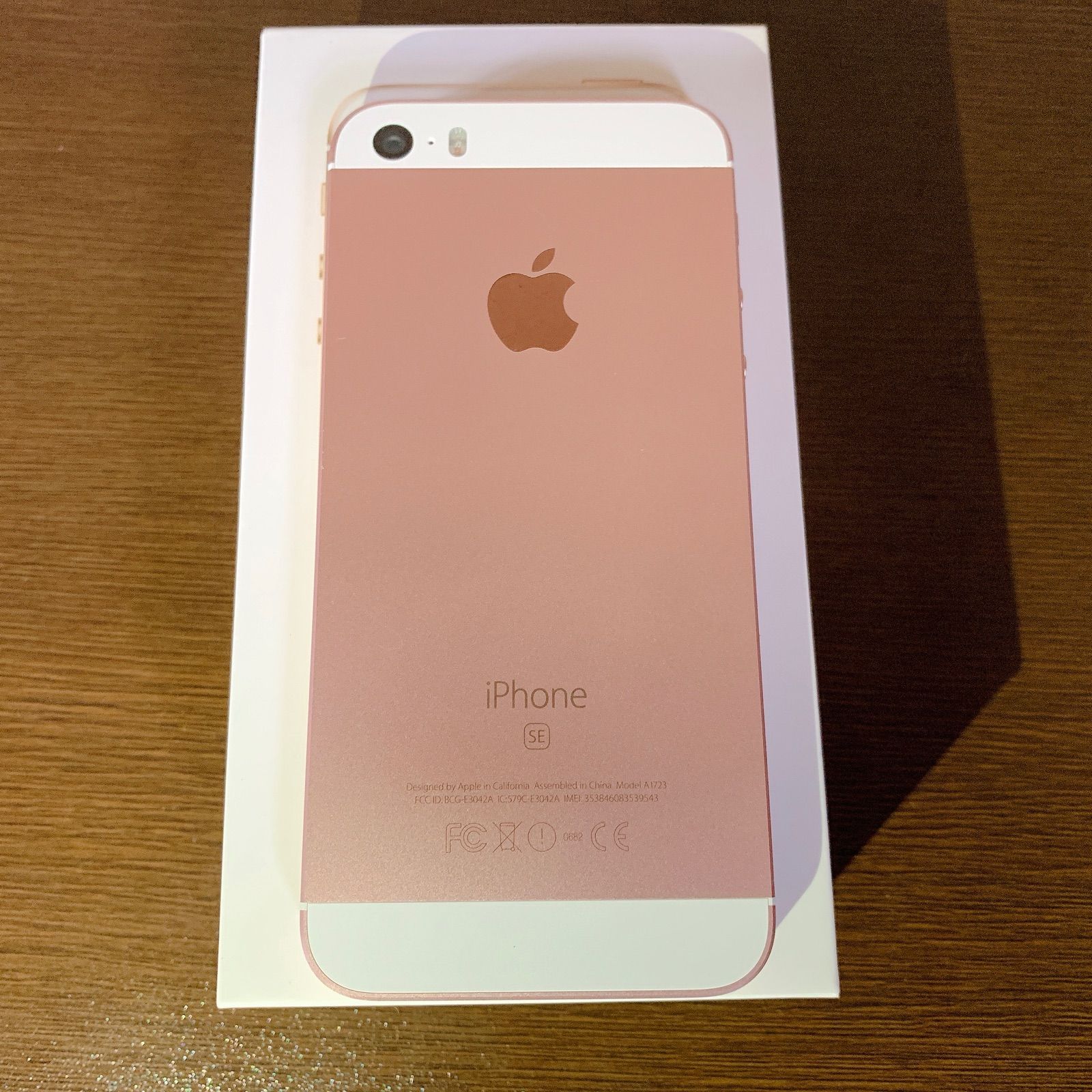2023最新作 Apple 美品♪ SIMフリー♪ Apple iPhone SE 64GBの通販 by ピヨピヨ プロフ要確認  ｜アップルならラクマ
