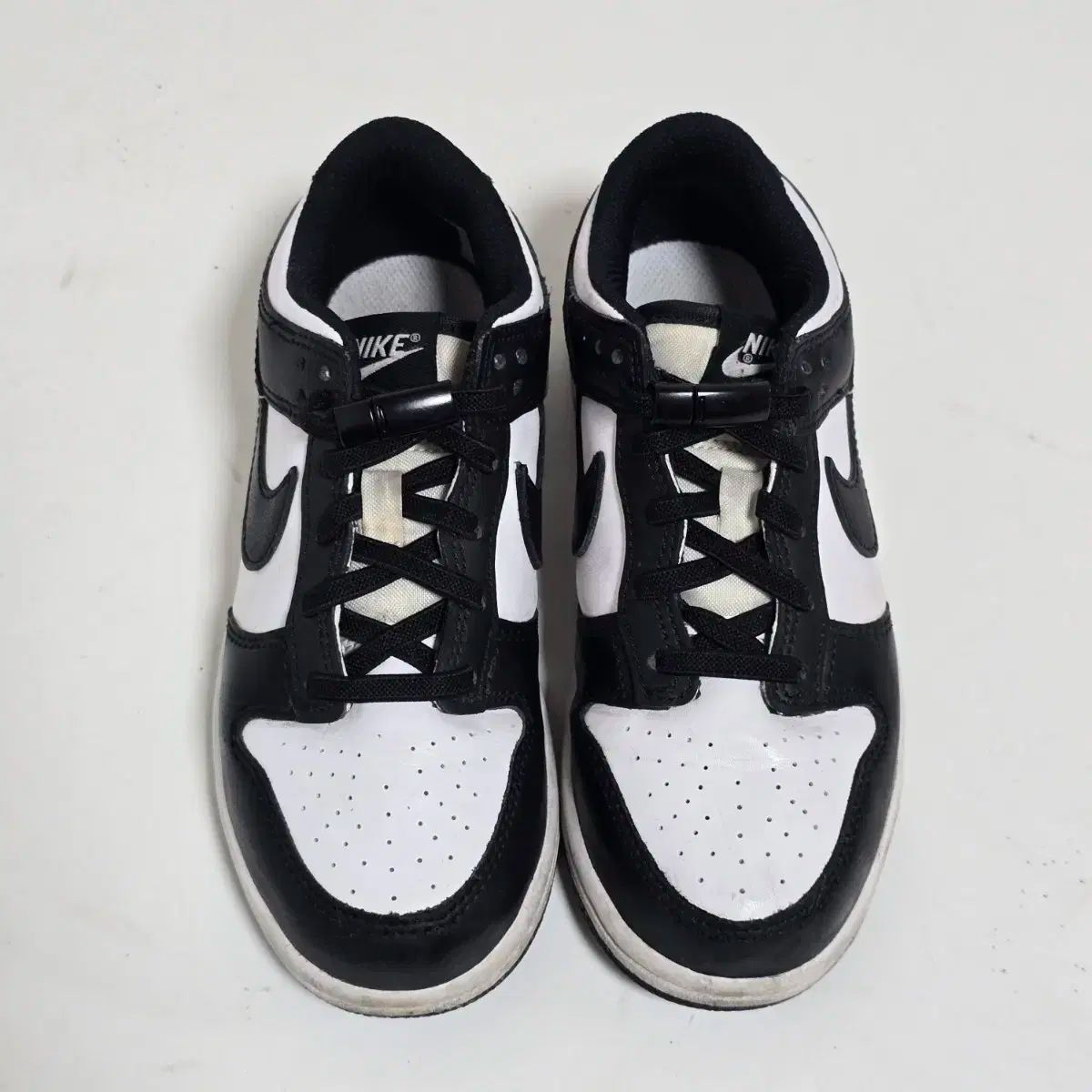 NIKE ナイキ ダンク ロー レトロ 黒 白 スニーカー 200 b