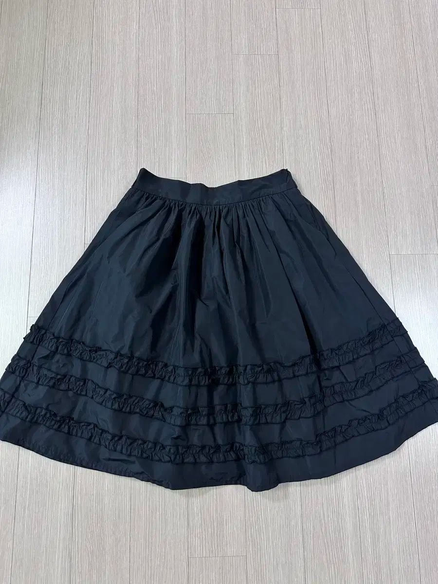 美品 eunoia フリルショートスカート 黒 ユノイア 23SS フレア ミニ 美品 eunoia フリルショートスカート 黒 ユノイア 23SS フレア ミニ