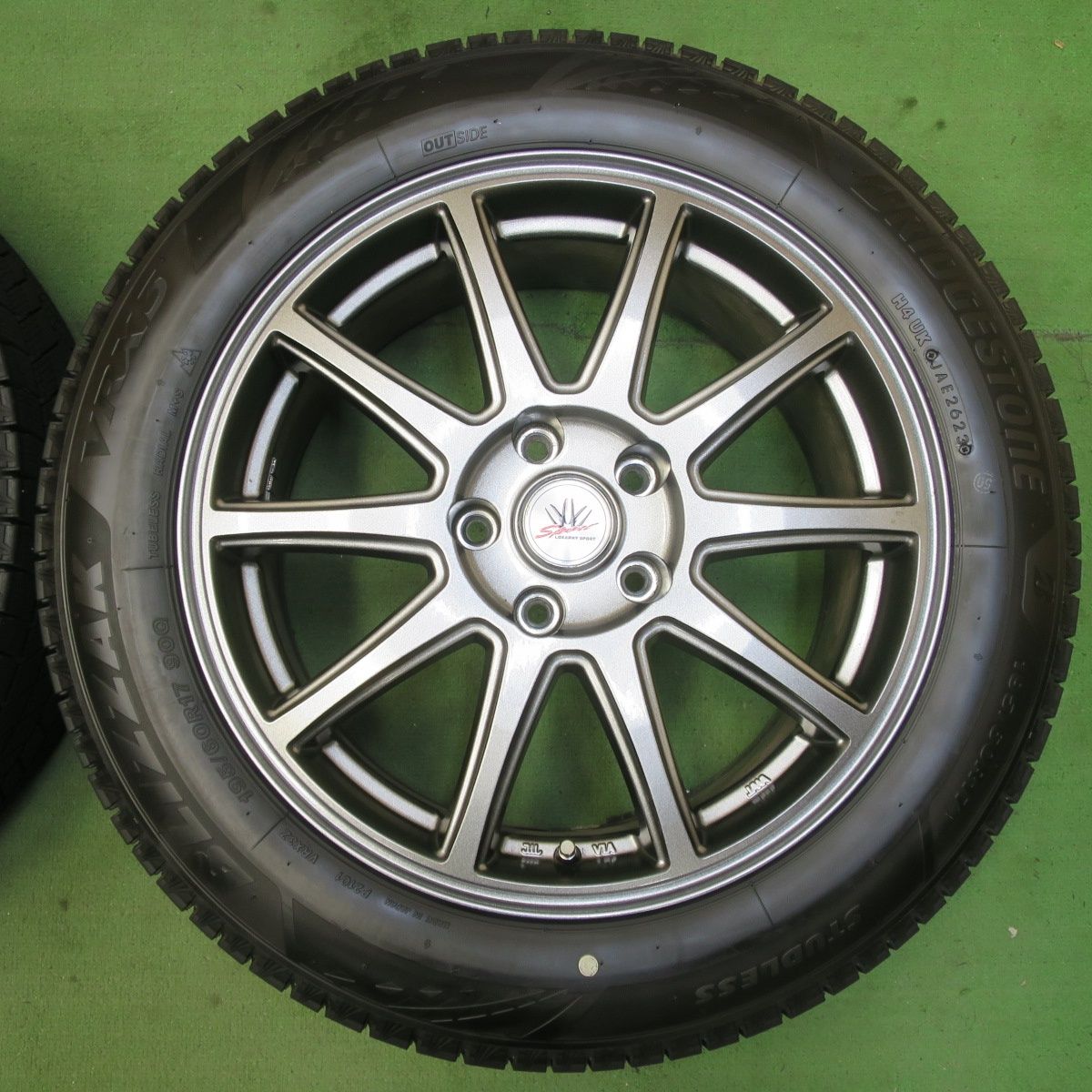 バリ溝！23年！キレイ！9.5分☆LOXARNY SPORT 195/60R17 スタッドレス 