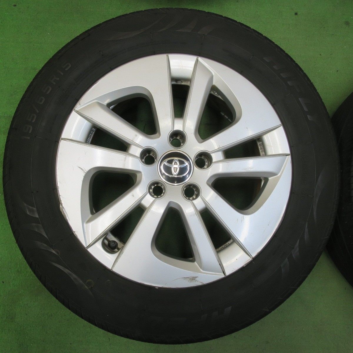 送料込！新車外し 50プリウス純正 15インチアルミホイール 美品4本組 美品 送料込！新車外し 50プリウス純正 15インチアルミホイール 美品4本組