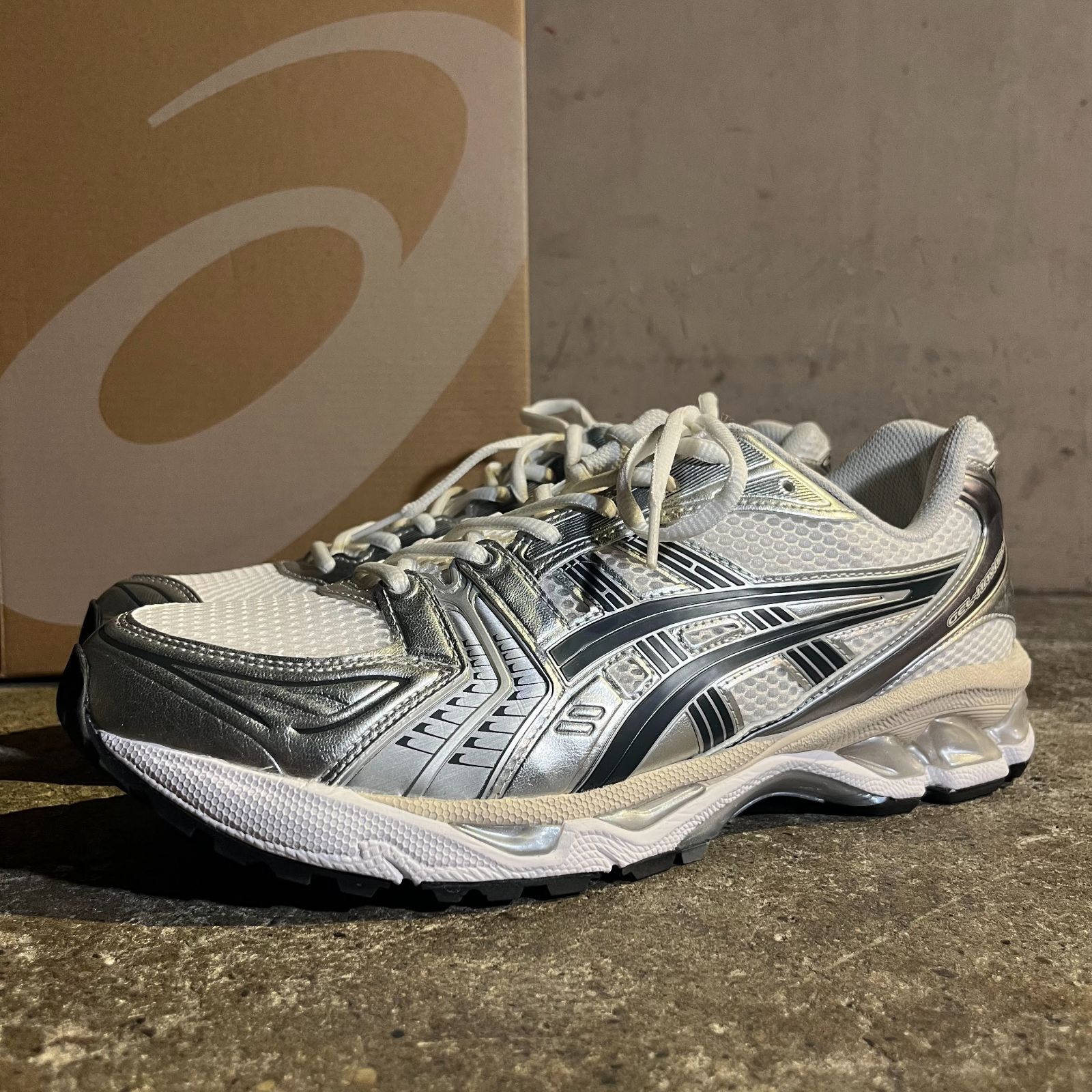 asics GEL-KAYANO 14 WHITE/GRAPHITE GREY 28.5cm 1203A537-110 