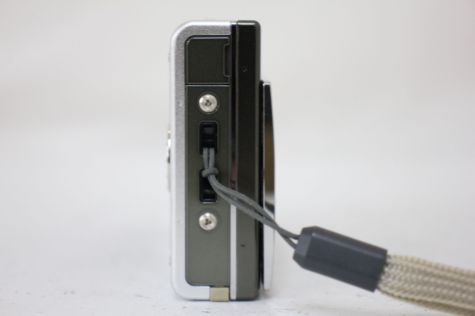 コンパクトデジタルカメラ e643