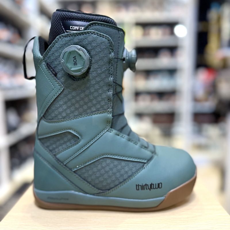サーティツー24-25 スノーボードブーツ ラッシュド 26cm thirtytwo 24