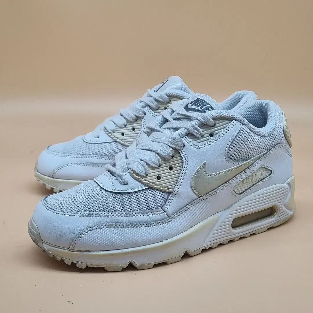 NIKE(ナイキ) エアマックス 90 アイボリー レディーススニーカー 240