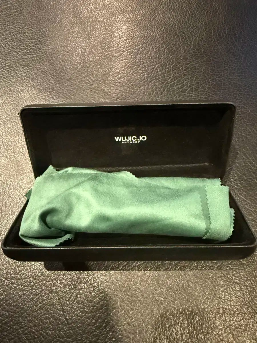 A311 ウェリントン型メガネ