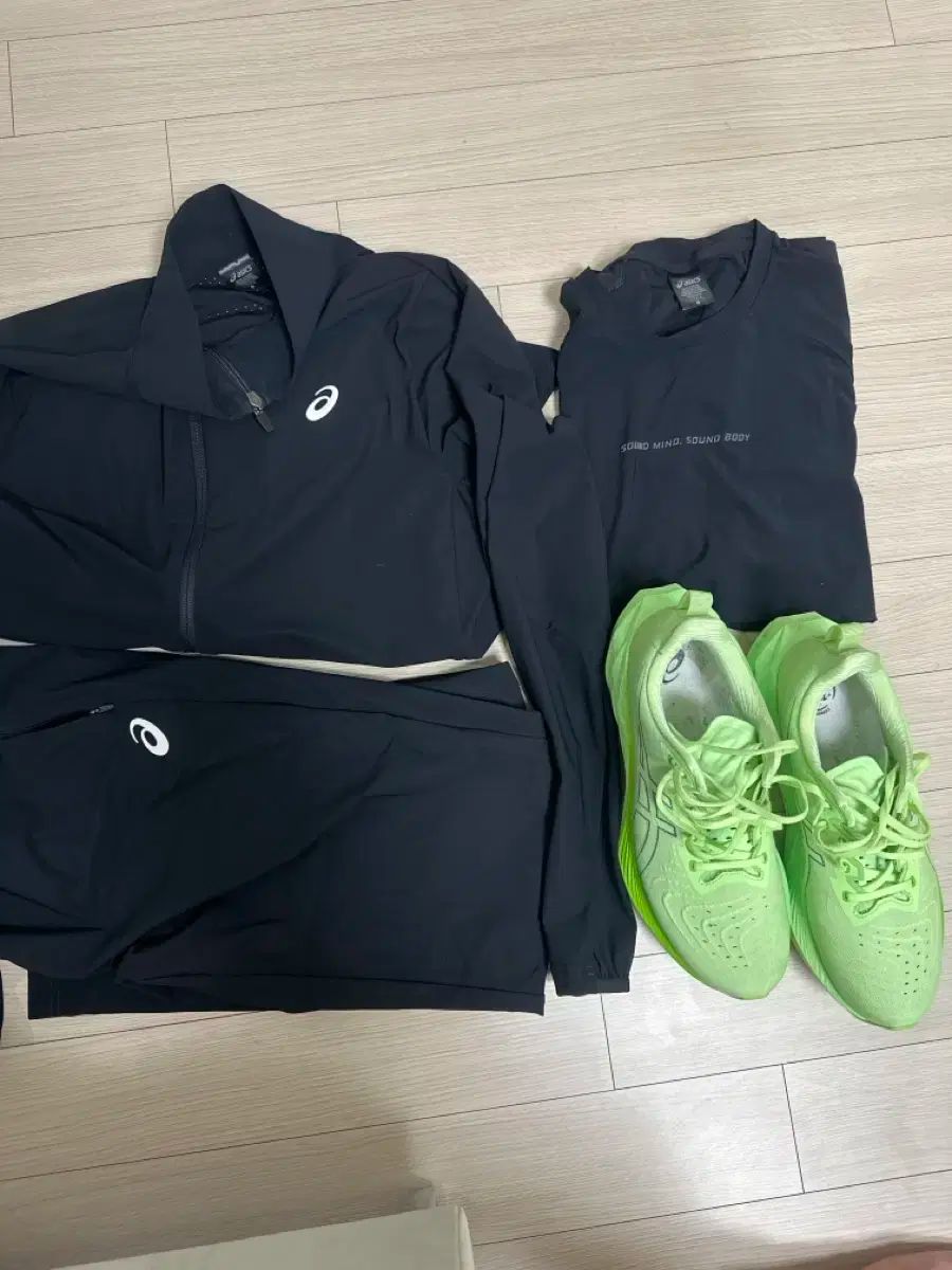 asics アシックス ノバブラスト 4 270 衣類セット