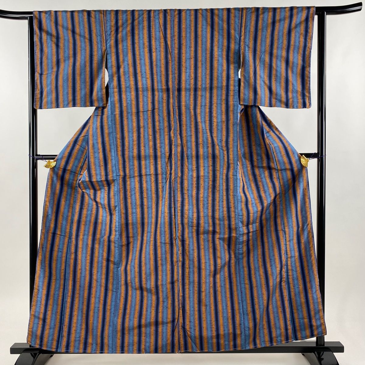 紬 身丈158.5cm 裄丈62cm S 袷 縦縞 オレンジ 正絹 優品 【中古  