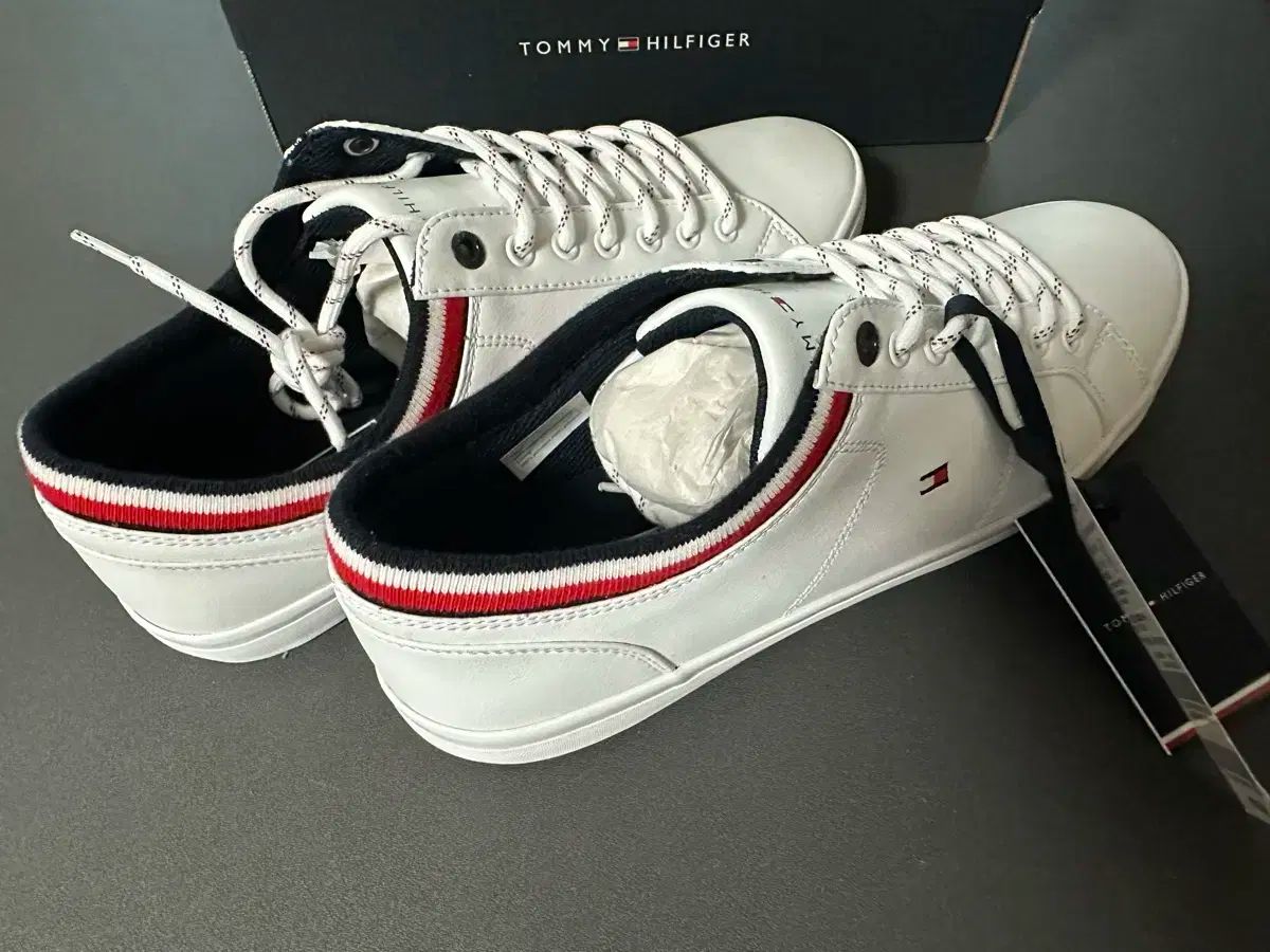 Hilfiger トミーヒルフィガー