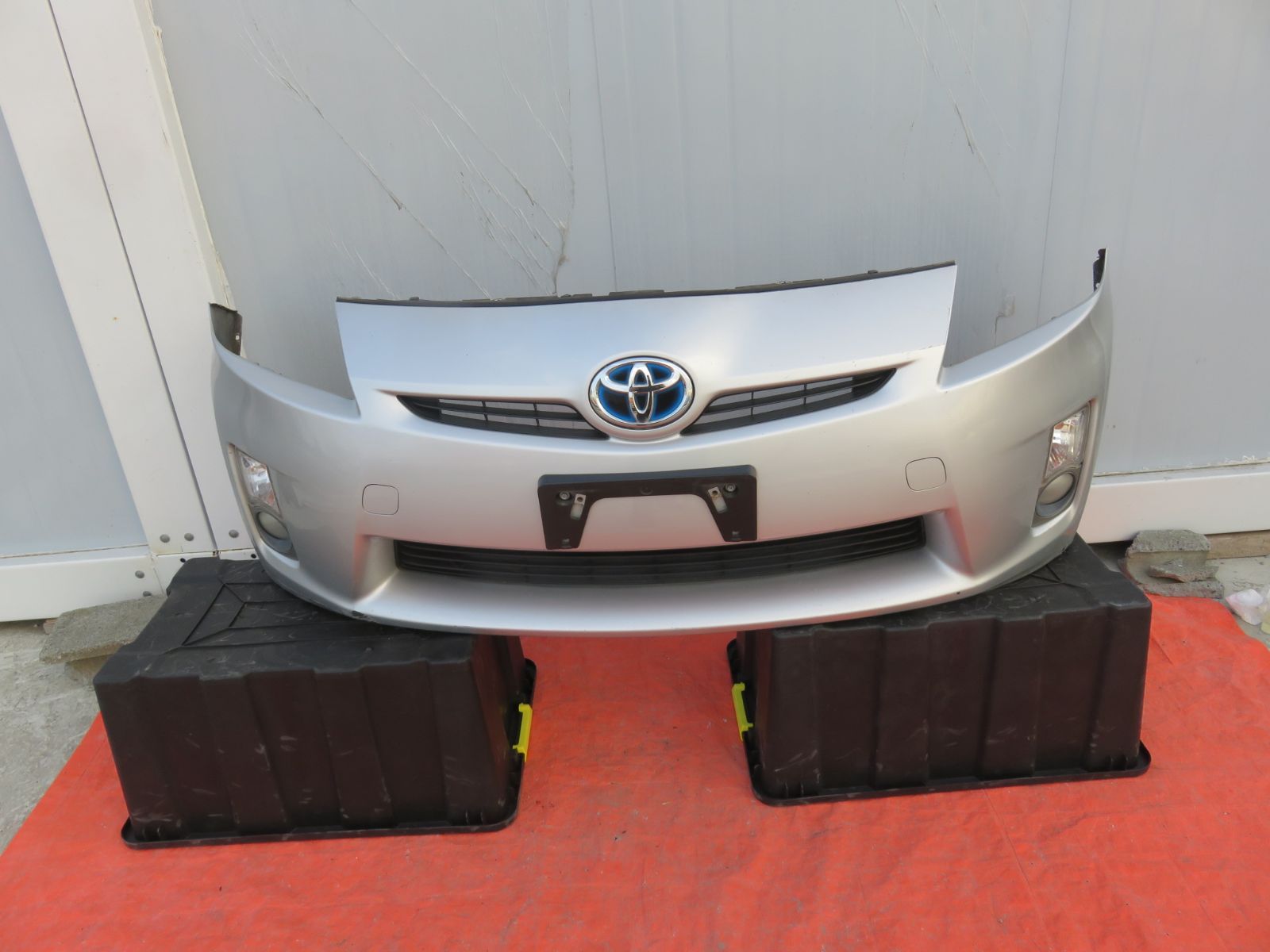 ZVW30前期プリウス純正フロントバンパーPRIUS 水色52119-47080 ZVW30 前期 プリウス 純正フロントバンパー PRIUS 水色 52119-47080