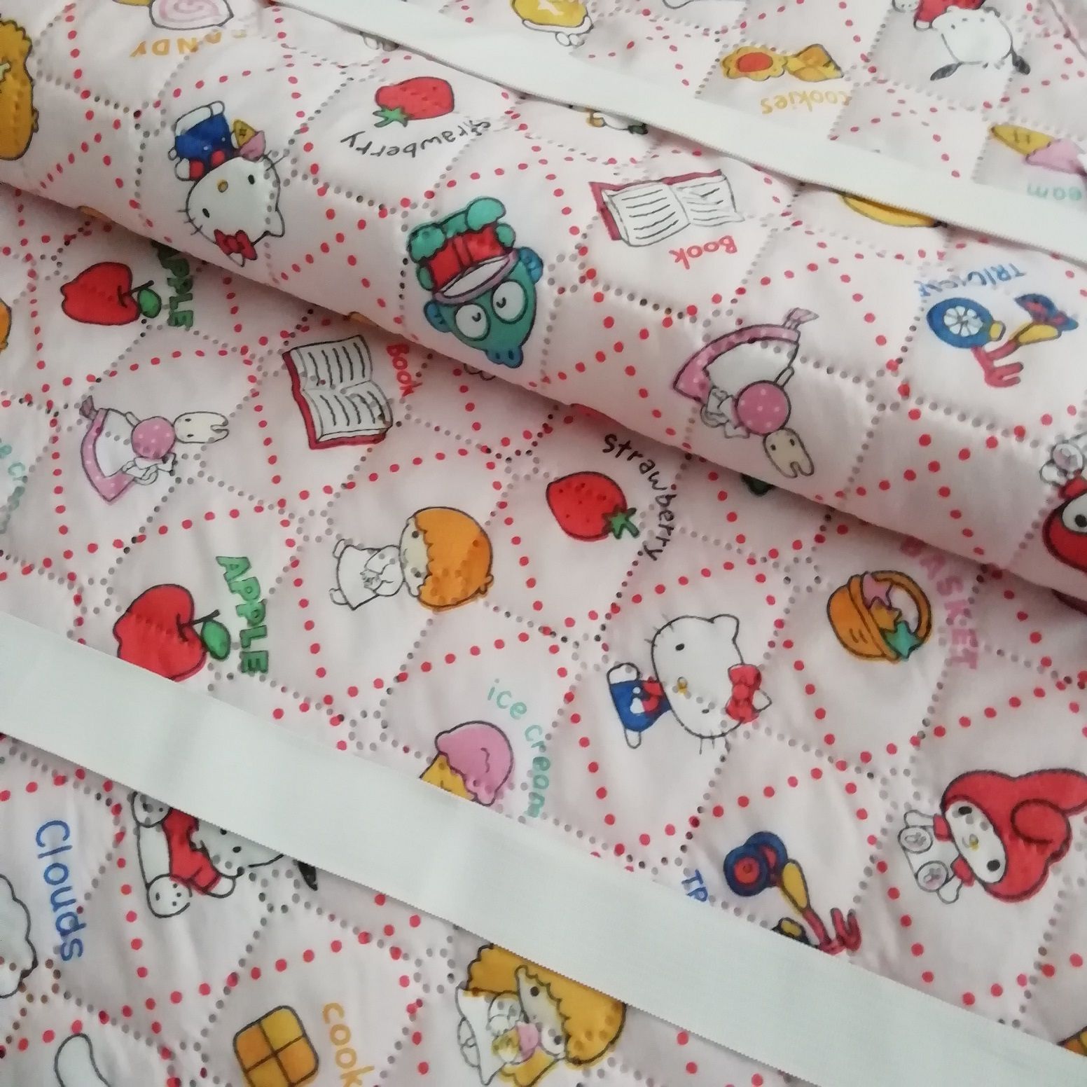 ダブルサイズ】 サンリオ ハローキティー エンボス敷パッド