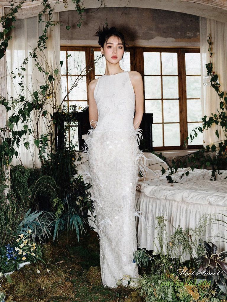 ウェディングドレス ロングドレス スレンダーライン フェザー ノースリーブ 二次会 サテン 挙式 ウエディングドレス 前撮り ブライダル 結婚式 花嫁 pai5a161884