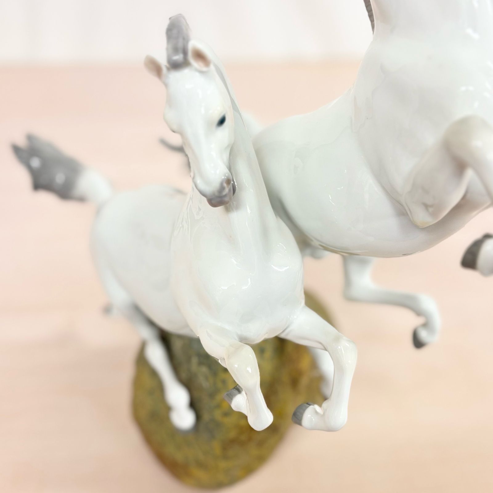 LLADRO リヤドロ　フィギュリン白馬に乗った男女 LLADRO リヤドロ フィギュリン白馬に乗った男女 - メルカリ