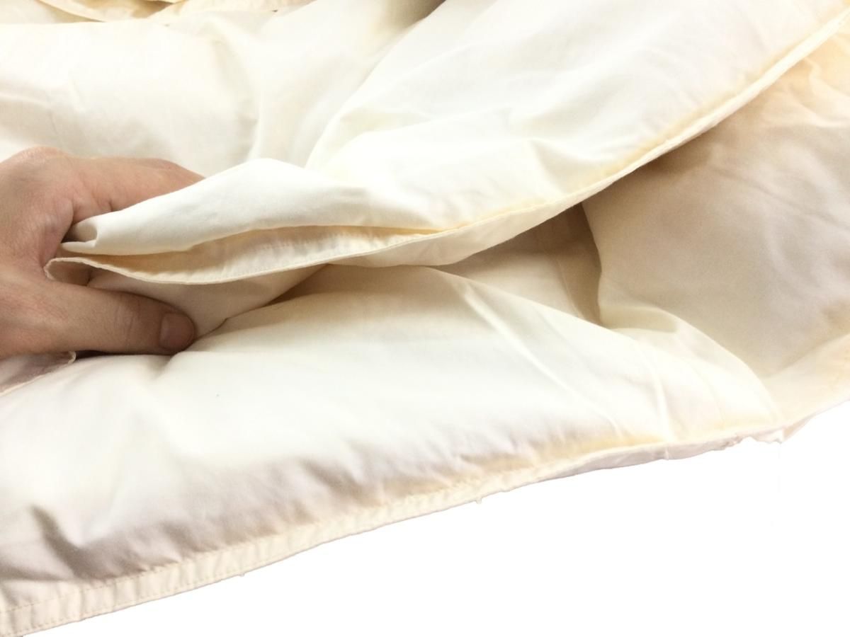 未使用　日本製　軽い　暖かい 羽毛掛け布団　アイボリー　ダブル 未使用 日本製 軽い 暖かい 羽毛掛け布団 アイボリー ダブル 未使用