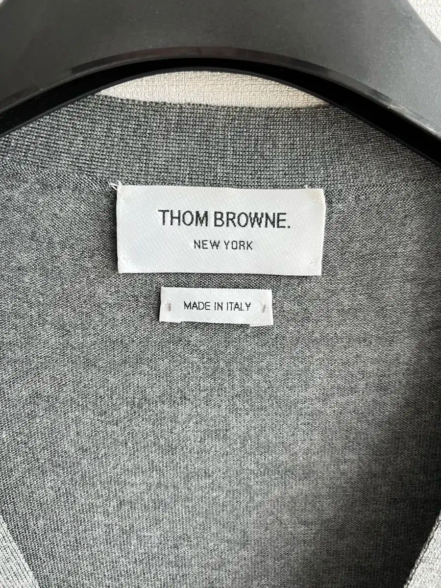 THOM BROWNE グレー カーディガン サイズ3 Wool 4 Bar V Neck Cardigan | Thom Browne