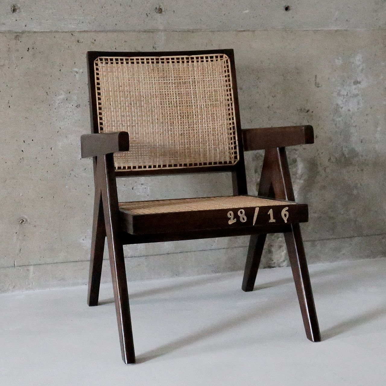 ピエール・ジャンヌレ イージーチェア ラウンジチェア Easychair ラタン 古材 チーク 椅子 ブラウン Pierre Jeanneret  リプロダクト ピエールジャンヌレ ル・コルビュジエ インダストリアル レトロ インド おしゃれ - メルカリ