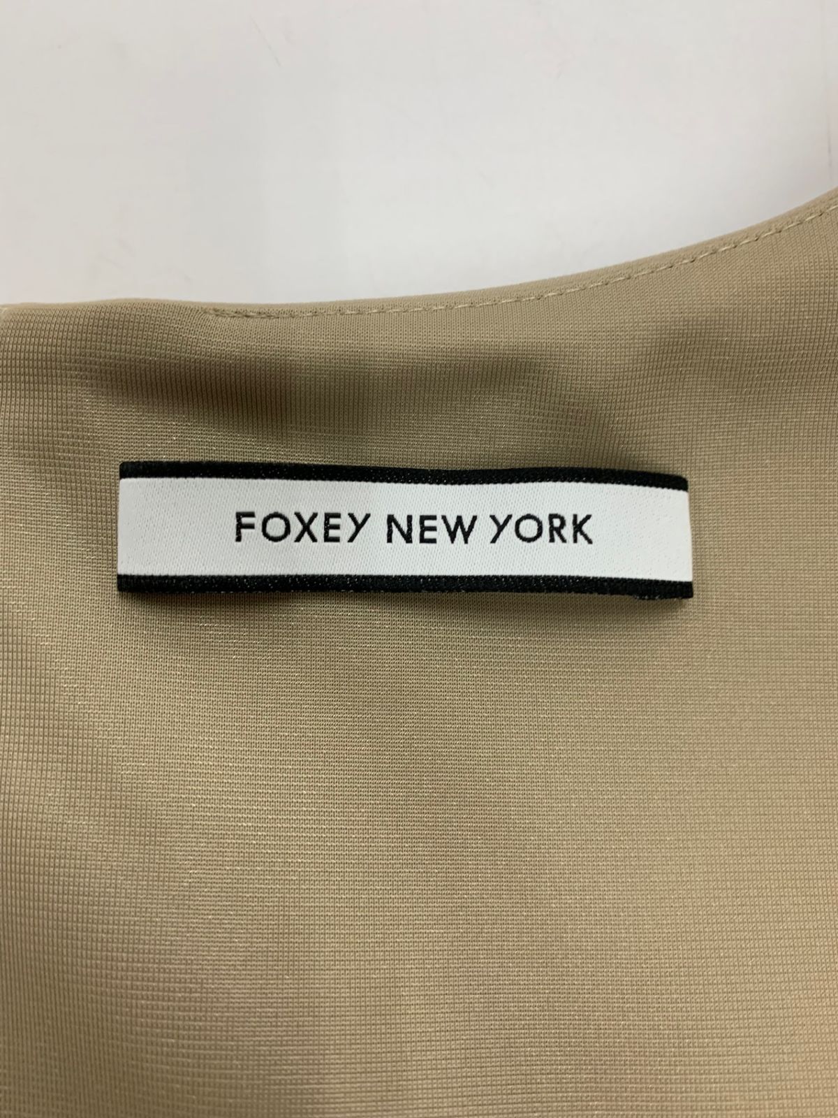 【美品】FOXEY NEW YORK 膝丈ワンピース ベージュ リボン 38 美品】FOXEY NEW YORK 膝丈ワンピース ステッチ ネイビー 38