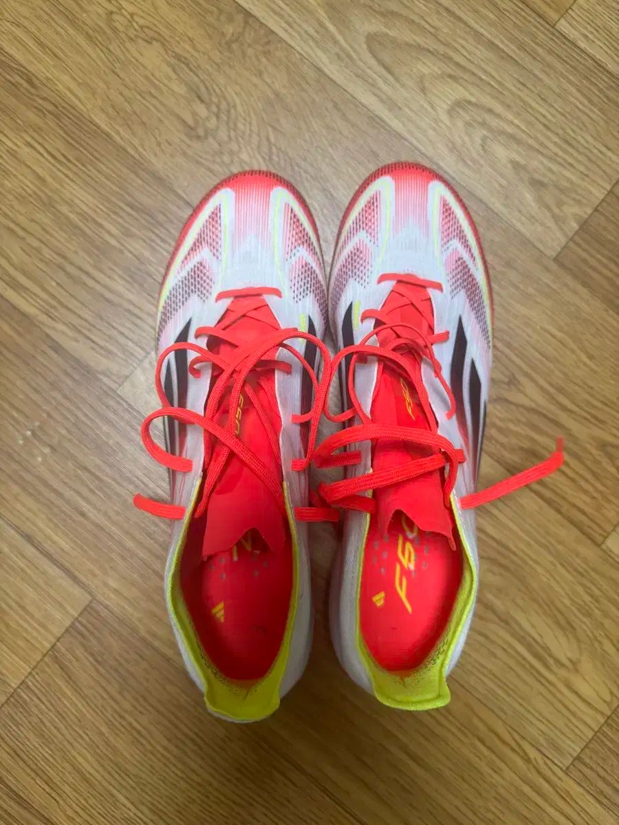 アディダスサッカーシューズ f50 265