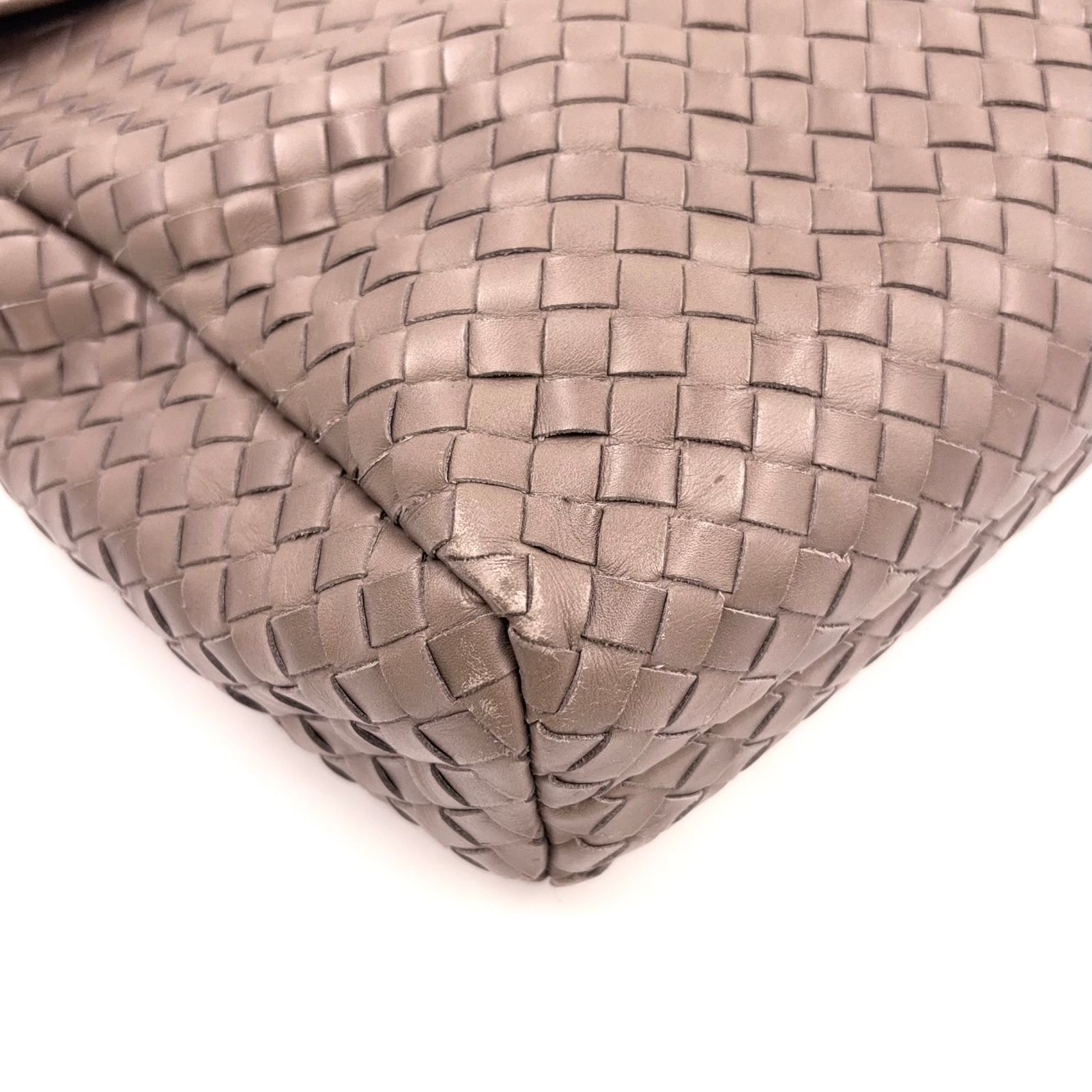 BOTTEGA VENETA イントレチャート レザー グレーベージュ ビジネス