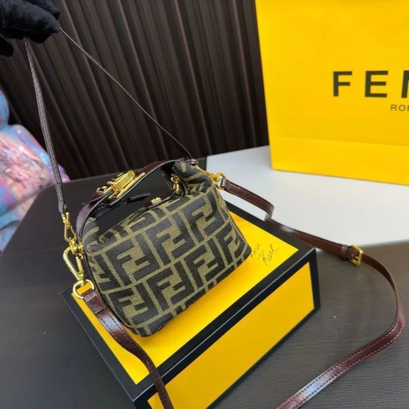 FENDI ズッカ柄 ミニ バニティバッグ アクセサリーポーチ