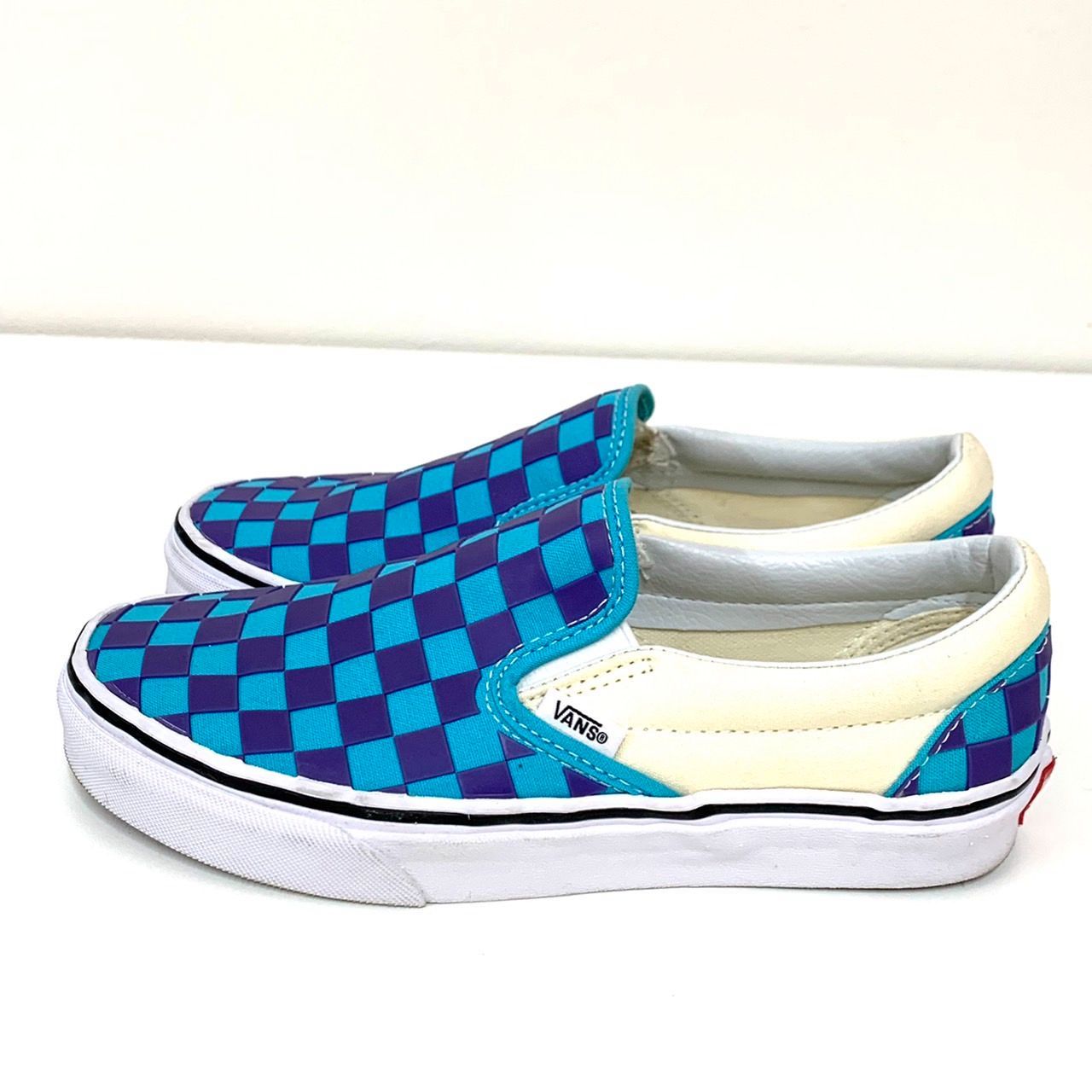 VANS】バンズ/フラッグチェックスリッポン/23.5cm - メルカリShops