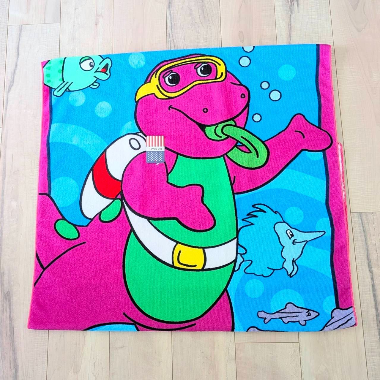 新品　バーニー　Barney ビーチタオル ♧【 Barney & Friends（ バーニー&フレンズ ） 】 BIG TOWEL
